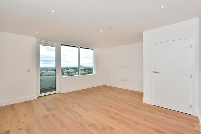 1 Bedroom Apartment To Rent In Lombard Wharf, SW11