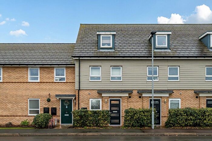 3 Bedroom Terraced House For Sale In Green Lane, MK42