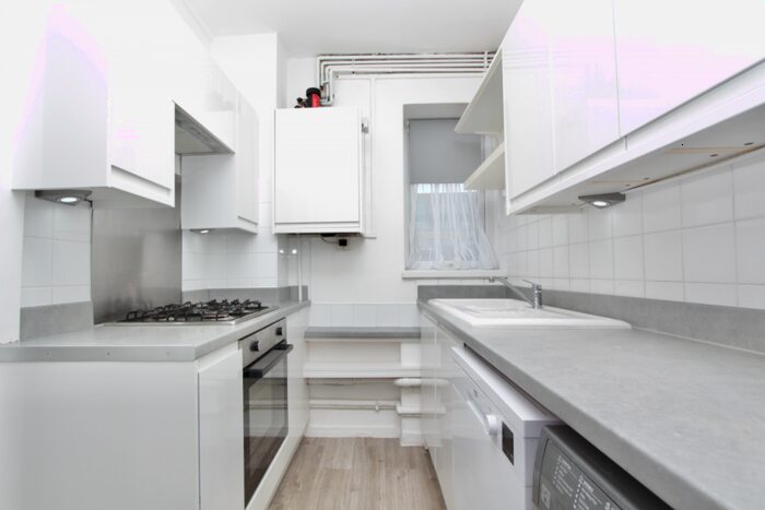 3 Bedroom Maisonette To Rent In Howard Road, Stoke Newington, London, N16
