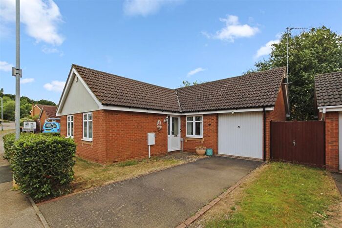 3 Bedroom Detached Bungalow For Sale In Lodge Way, Irthlingborough, NN9