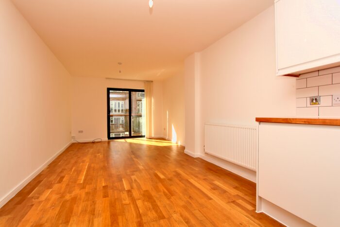 2 Bedroom Flat To Rent In Stoke Newington High Street, London, N16