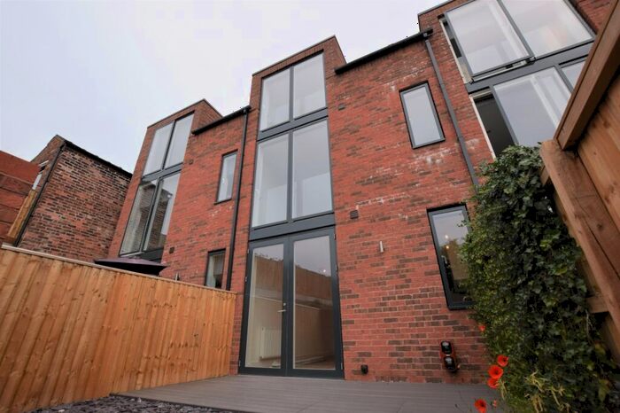 3 Bedroom Mews To Rent In Loney Street, Macclesfield, SK11