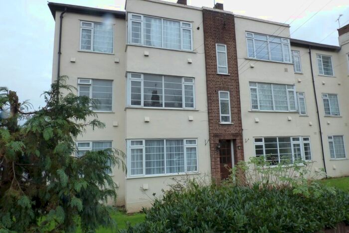 2 Bedroom Flat To Rent In Jubilee Court, Spring Vale South, Dartford, Kent, DA1