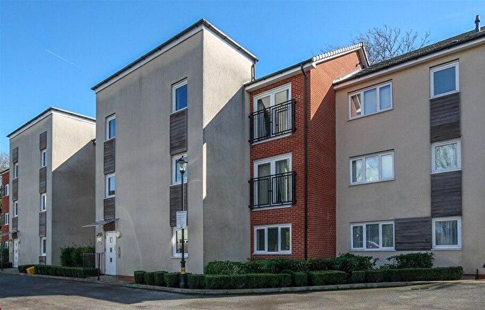 2 Bedroom Flat To Rent In Thorn Mead, Adeyfield Road, Hemel Hempstead, HP2