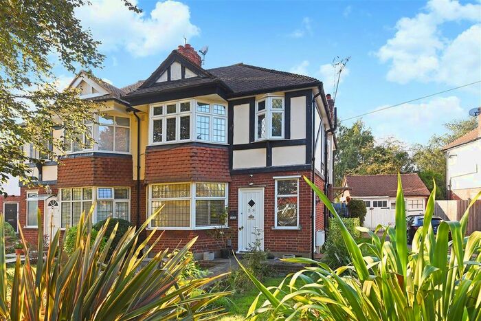 2 Bedroom Flat To Rent In Vale Crescent, London, SW15