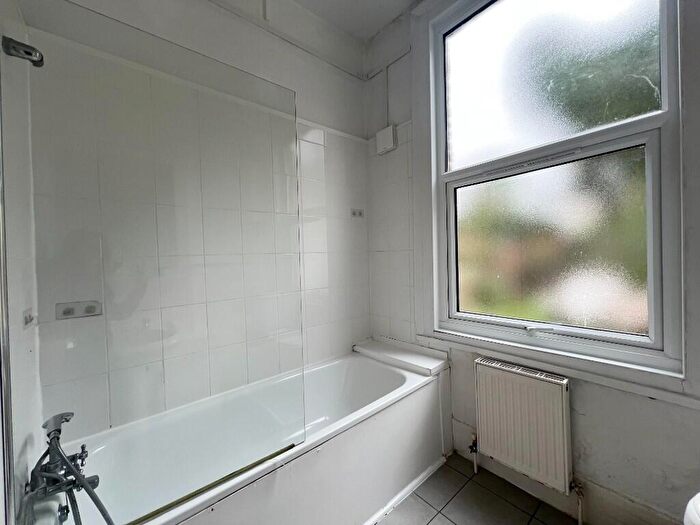1 Bedroom Flat To Rent In St. Mary's Road, London, SE25
