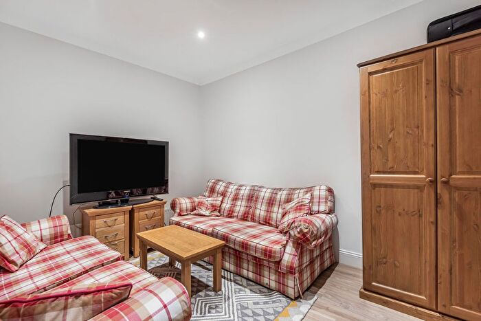 4 Bedroom Terraced House To Rent In Worplesdon Road, Guildford, GU2
