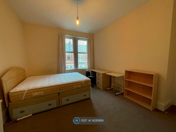 3 Bedroom Flat To Rent In Fenham, Newcastle Upon Tyne, NE4
