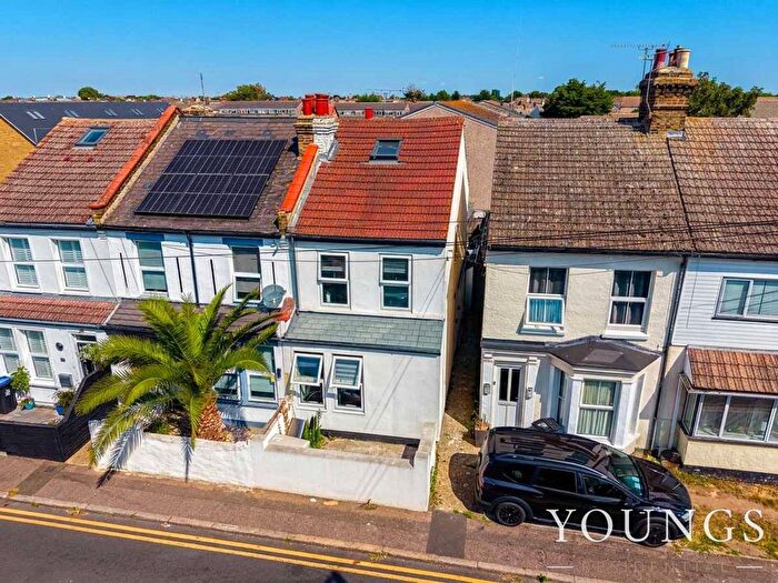 3 Bedroom End Of Terrace House For Sale In Seaview Road, Shoeburyness, SS3