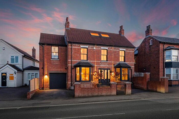 6 Bedroom Detached House For Sale In London Road, Wokingham, RG40