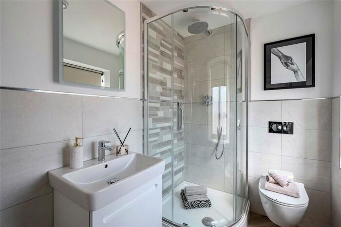 2 Bedroom Apartment For Sale In The Lakes, Channels, CM3