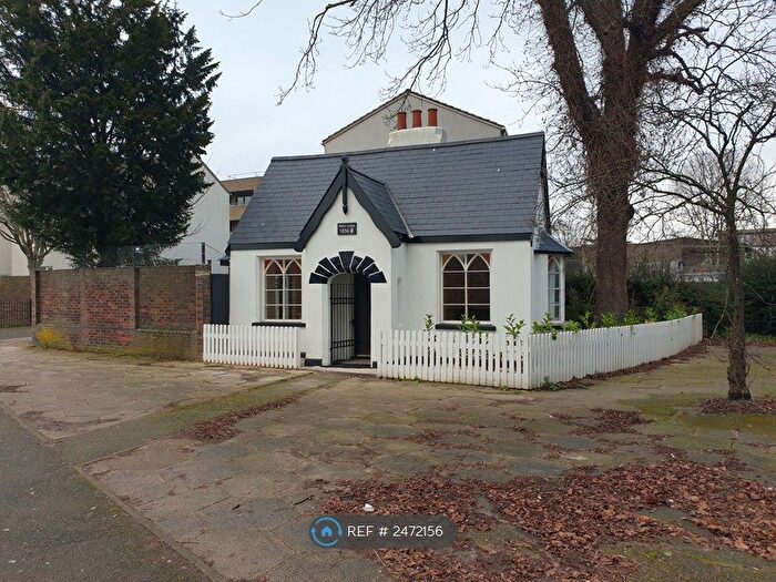 2 Bedroom Detached House To Rent In Willow Grove, London, E13