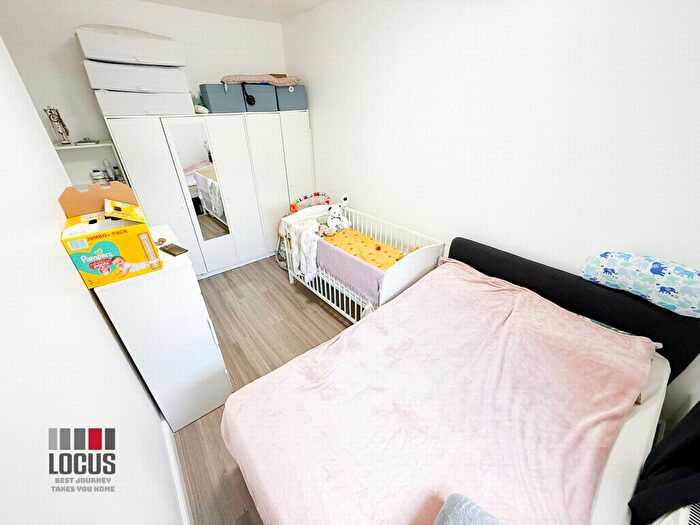 1 Bedroom Studio To Rent In Stoke Newington Road, London, N16