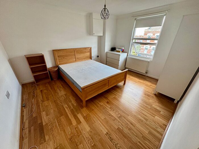 3 Bedroom Flat To Rent In Uxbridge Road, London, W12