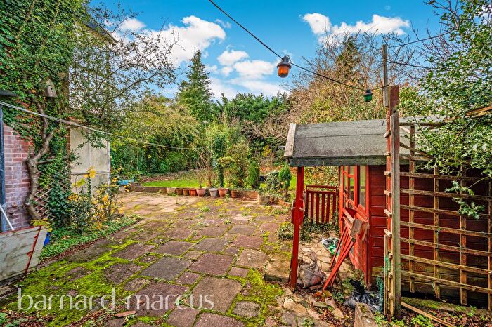 3 Bedroom Detached House For Sale In Woodlands Way, Ashtead, KT21