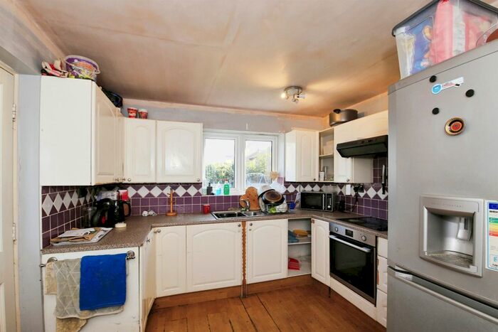 3 Bedroom Semi-Detached House For Sale In Elizabeth Crescent, West Pinchbeck, Spalding, PE11