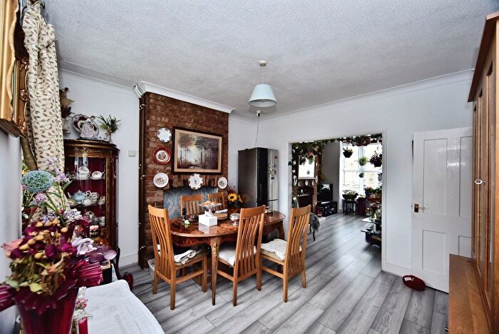 2 Bedroom End Terrace House For Sale In Kingsley Road, Maidstone, Kent, ME15