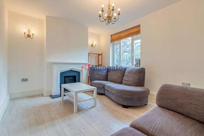 4 Bedroom Flat To Rent In Jebb Avenue, London, SW2