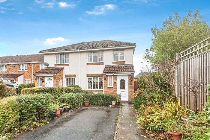 3 Bedroom Semi Detached House For Sale In Belfry Square, Beggarwood, Basingstoke, RG22