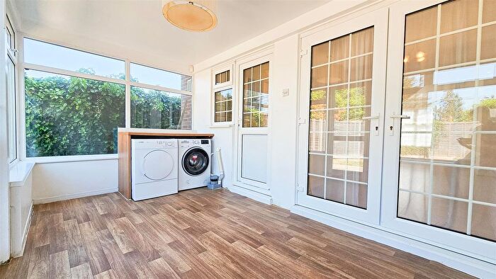 2 Bedroom End Of Terrace House To Rent In West End Lane, Harlington, UB3