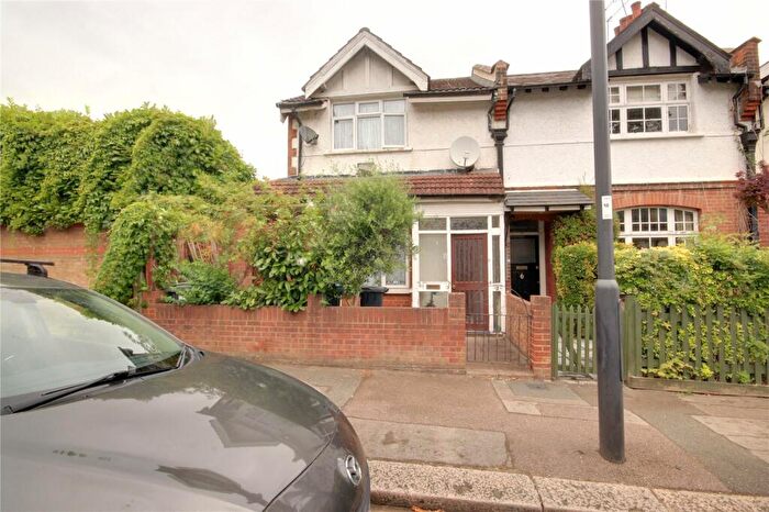 3 Bedroom End Of Terrace House For Sale In Holtwhites Hill, Enfield, EN2