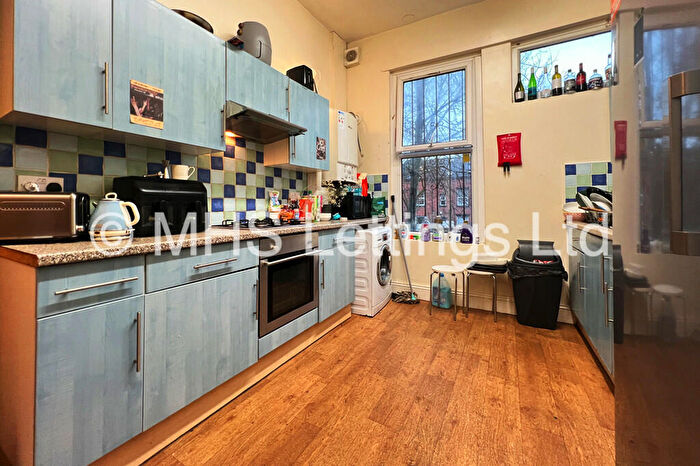 8 Bedroom Terraced House To Rent In Hyde Park Road, Leeds, LS6