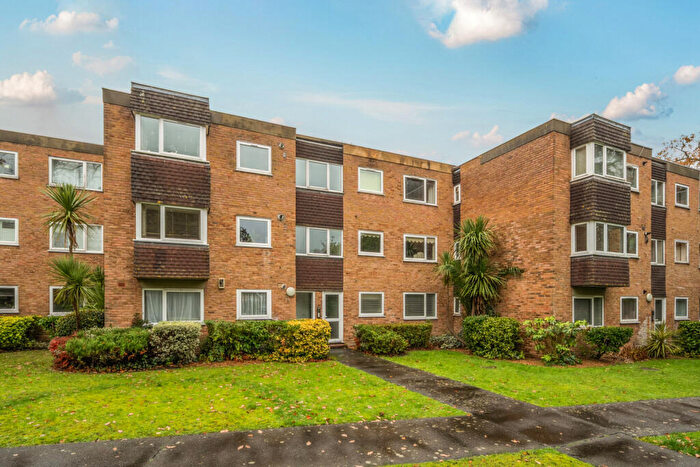 2 Bedroom Apartment For Sale In Kemnal Road, Chislehurst, BR7
