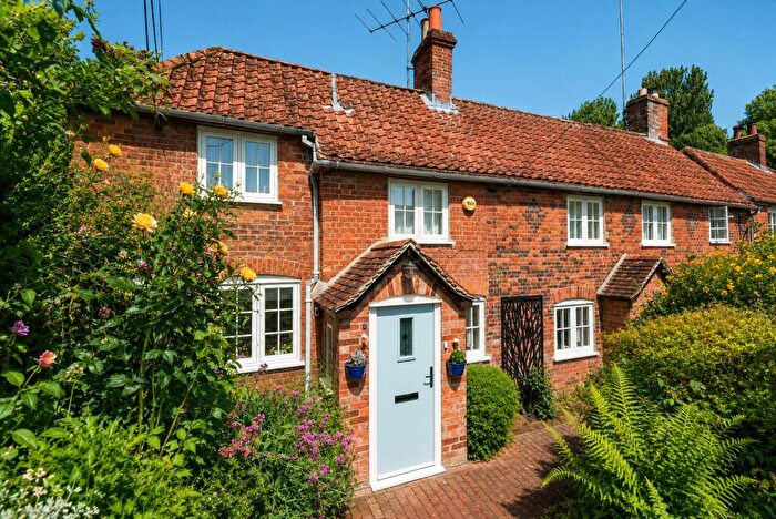 4 Bedroom End Of Terrace House For Sale In Lower Road, Bratton, BA13