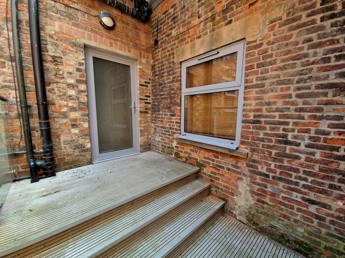 1 Bedroom Flat To Rent In Lendal, York, North Yorkshire, YO1