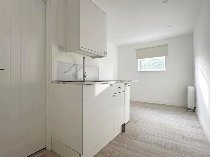 Studio To Rent In Lansdowne Place - Modern Studio, BN3