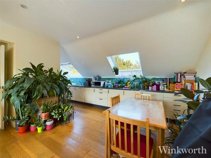 1 Bedroom Flat To Rent In Cumberland Road, Acton, London, Uk, W3