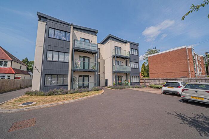 2 Bedroom Flat For Sale In Baldwins Lane, Hall Green, B28