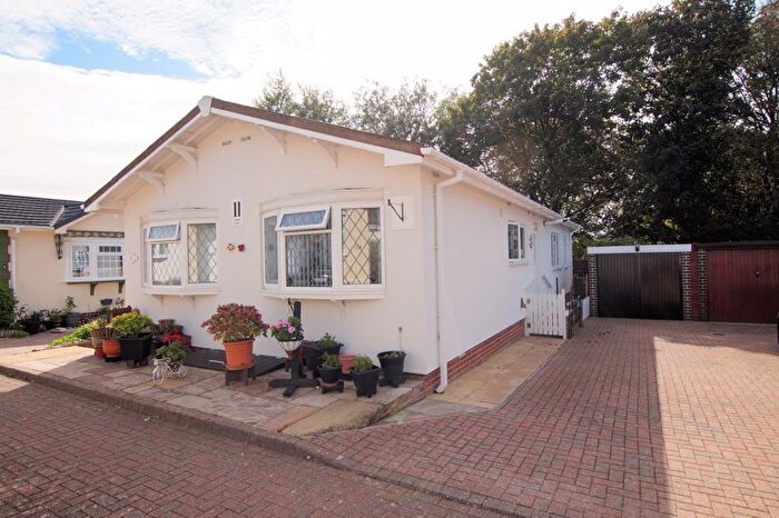 2 Bedroom Mobile/park Home For Sale In Upper Cornaway Lane, Portchester, PO16