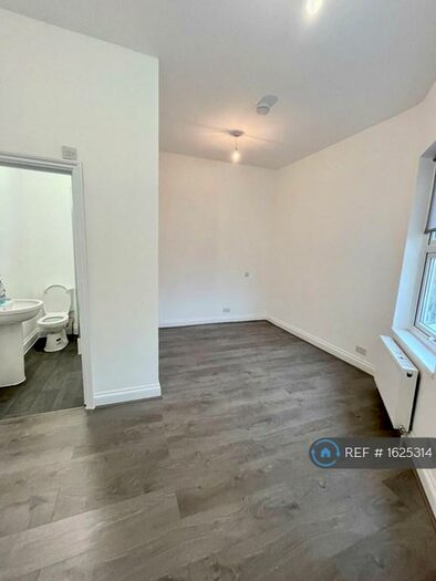 1 Bedroom Flat To Rent In West Green Road, London, N15