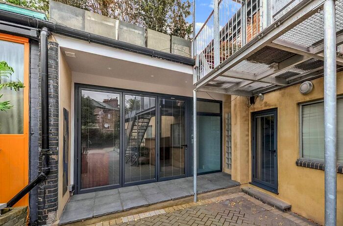 1 Bedroom Studio To Rent In Victoria Terrace, Finsbury Park, London, N4