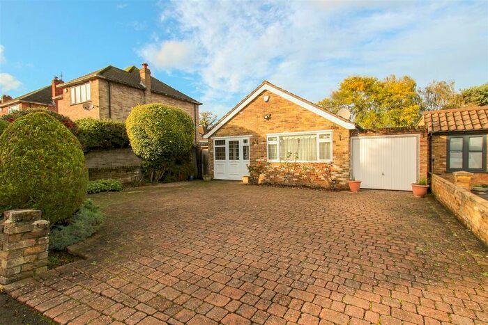 2 Bedroom Bungalow To Rent In Vinlake Avenue, Ickenham, Uxbridge, UB10
