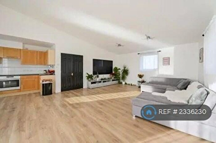 2 Bedroom Penthouse To Rent In Inverness Mews, London, E16