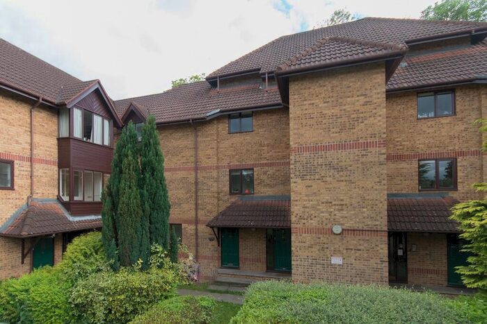 Flat To Rent In Linwood Close Camberwell, SE5