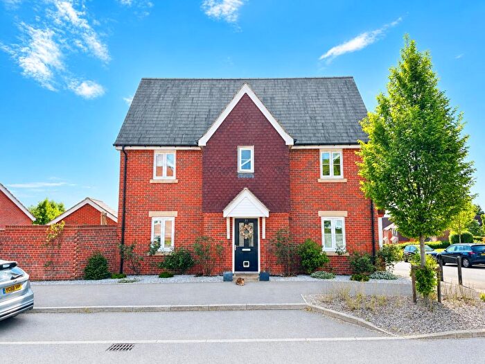4 Bedroom Detached House For Sale In Rowden Way, Alton, GU34