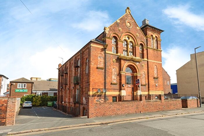 1 Bedroom Flat For Sale In Flat Grove Road, Wakefield, West Yorkshire, WF1