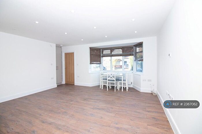 3 Bedroom Maisonette To Rent In Eastcote Road, Pinner, HA5