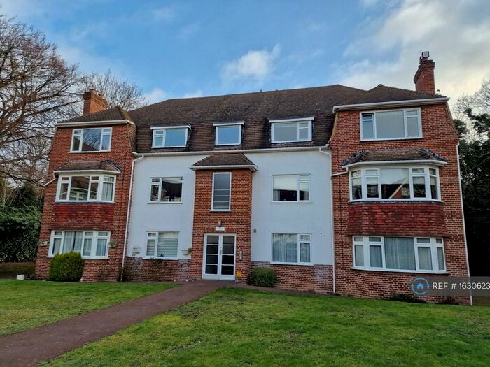 2 Bedroom Flat To Rent In Cedar Court, Bromley, Beckenham, BR3