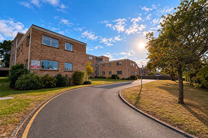 2 Bedroom Flat To Rent In Bicester Road, Gosford Hill Court Bicester Road, OX5