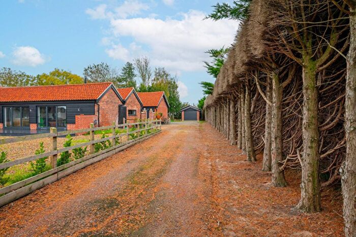 3 Bedroom Barn Conversion For Sale In Abbey Road, Flixton, NR35