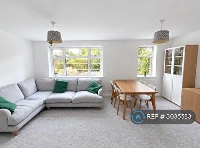 2 Bedroom Flat To Rent In Norfolk House, Sale, M33