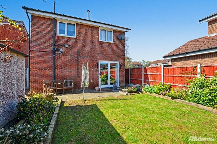 3 Bedroom Detached House For Sale In Cantley Close, Beechwood, WA7