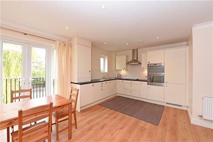 1 Bedroom Flat To Rent In St Catherines Close, Raynes Park, SW20