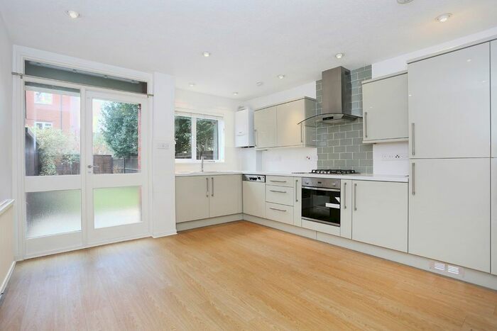 3 Bedroom End Of Terrace House To Rent In Fishers Lane, Chiswick, London, W4
