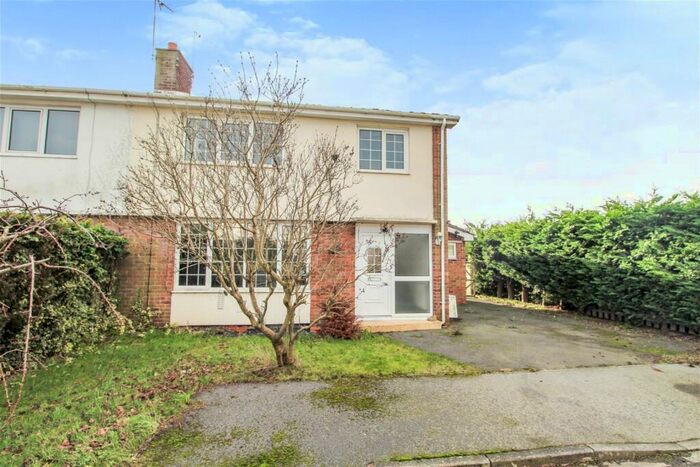 3 Bedroom Semi-Detached House For Sale In Highfield, Pollington, DN14