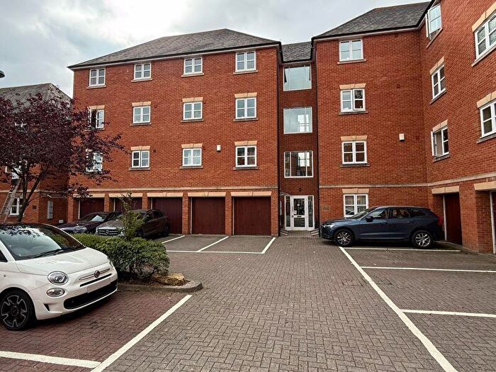 3 Bedroom Flat For Sale In Vernier Crescent, Medbourne, Milton Keynes, MK5